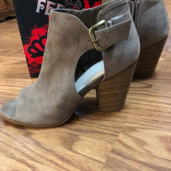 Taupe Fergalicious Heels! - Picture 3 of 7